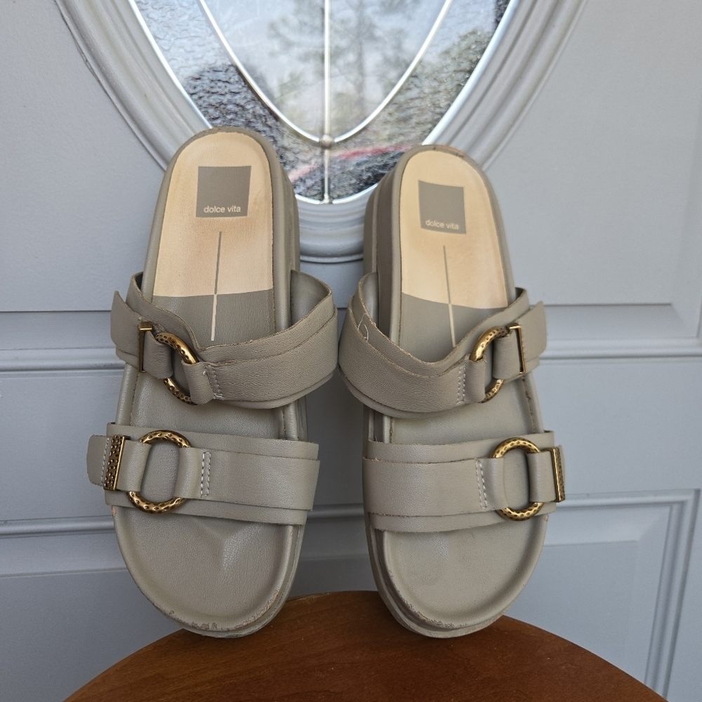 Dolce Vita Soya Platform Sandal - Picture 2 of 7